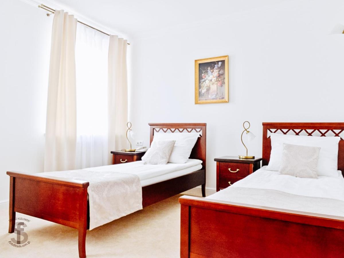 Hotel Koloseum Turek Kültér fotó